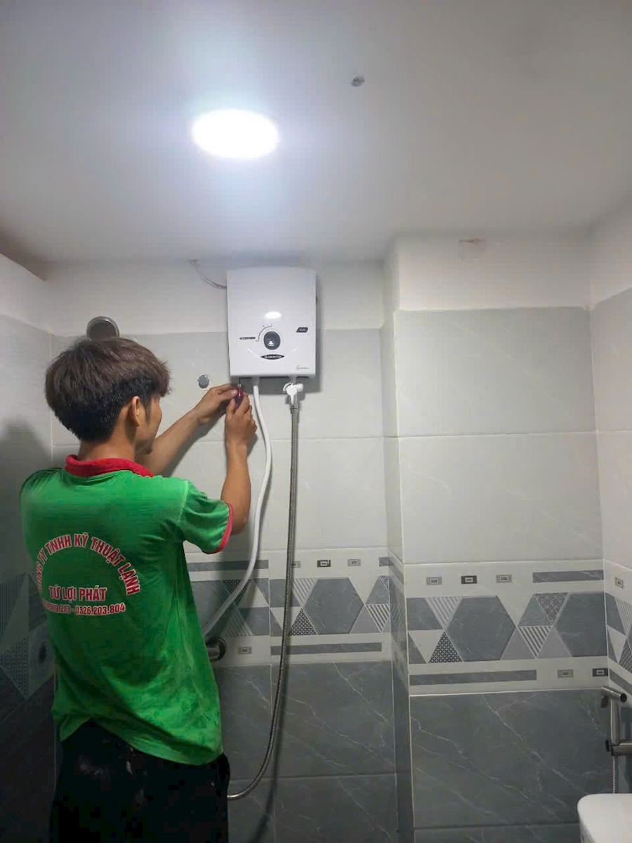 Nên mua máy nước nóng trực tiếp hay gián tiếp